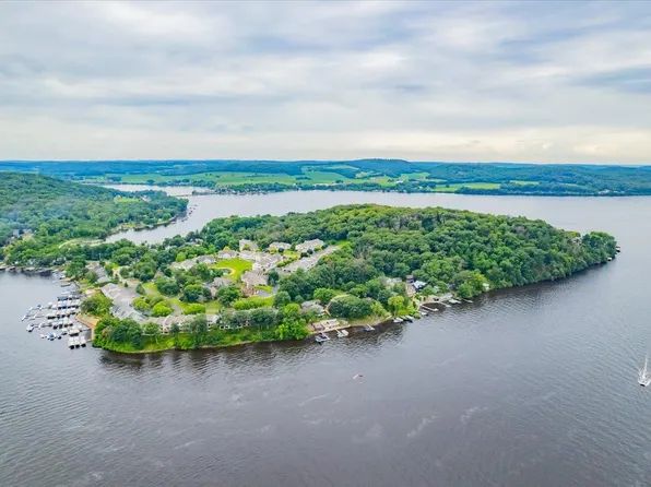W11563 Island View Ct, Lodi, WI 53555