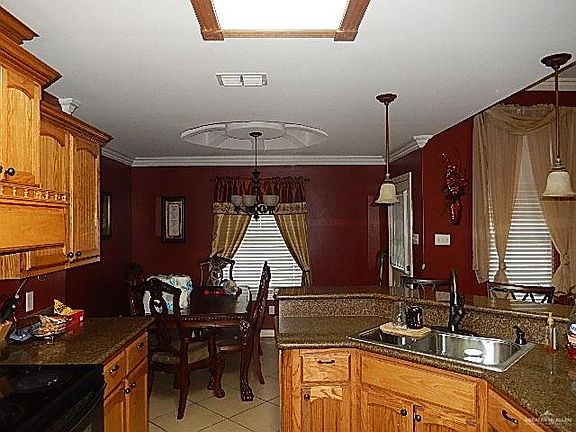 5th image of 1922 E Clifton St