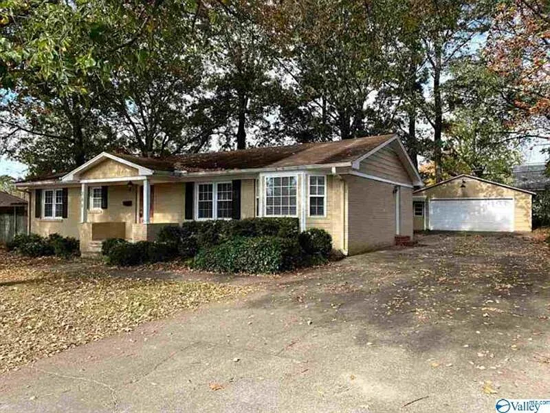 3 bed, 2.0 bath, 1550 sqft, $1,800 — Photo 4