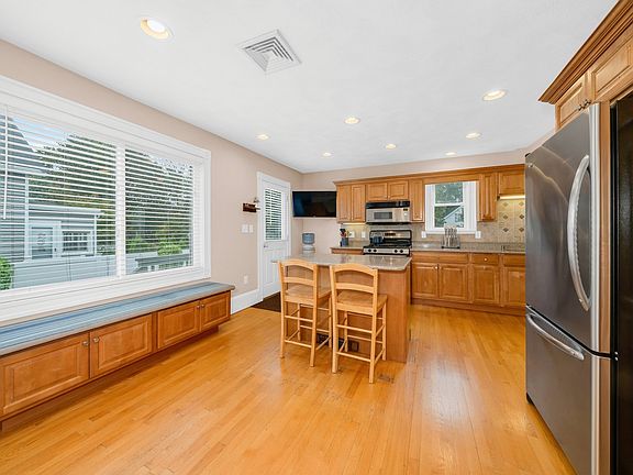 4th image of 21 Kernwood Ave