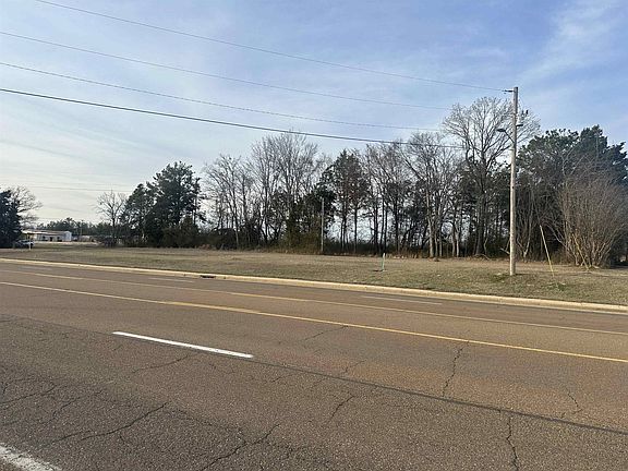 3rd image of 654 E Main St