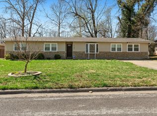 2107 S Oak Grove Ave, Springfield, MO 65804