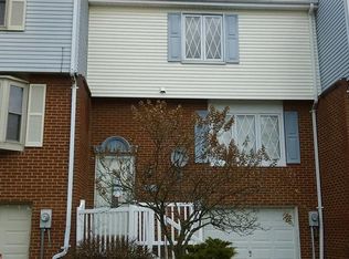 506 Hemlock Ct, Coraopolis, PA 15108