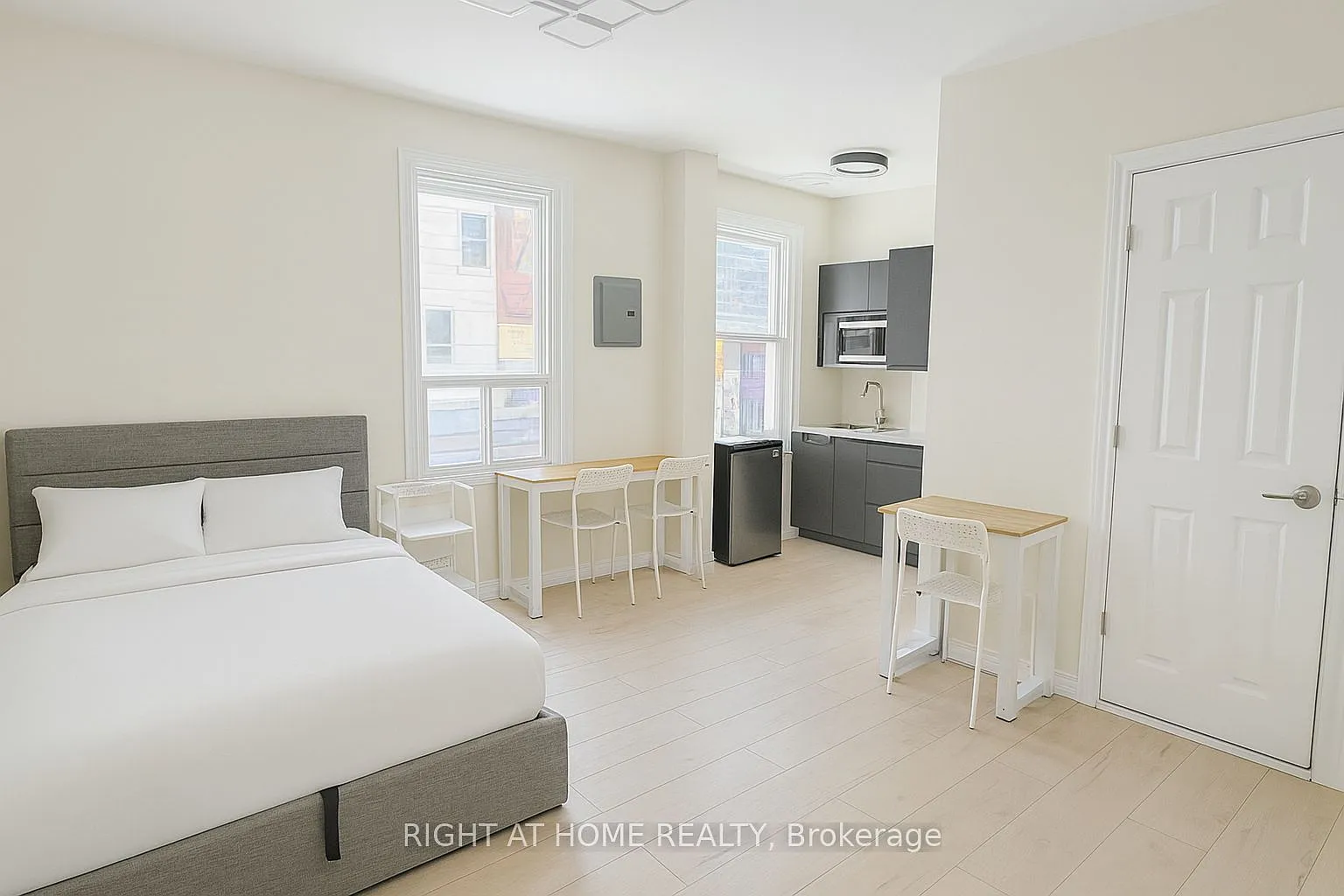 1 bed, $1,000 — Photo 1