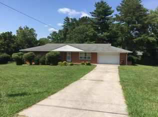 123 Henley Rd, Oak Ridge, TN 37830