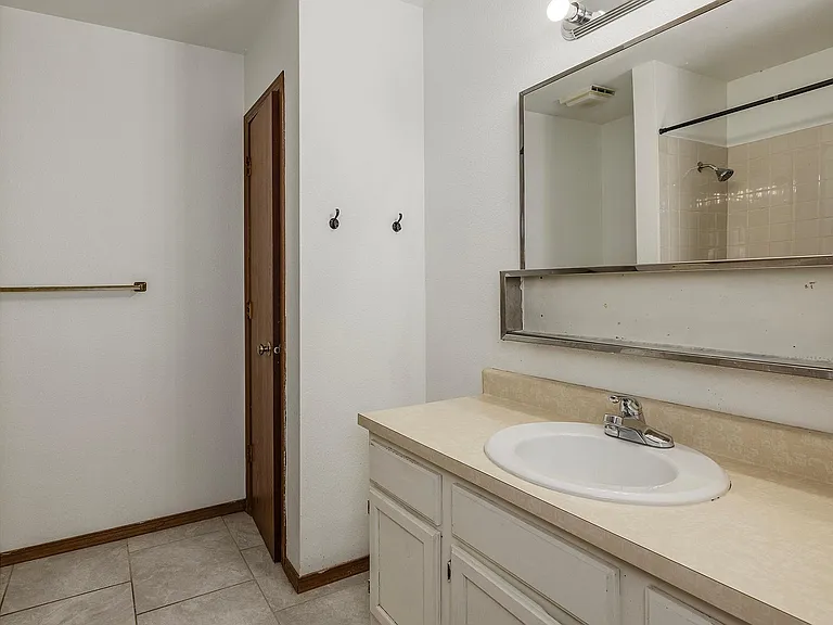 5511 Windflower Cir #B — Photo 16