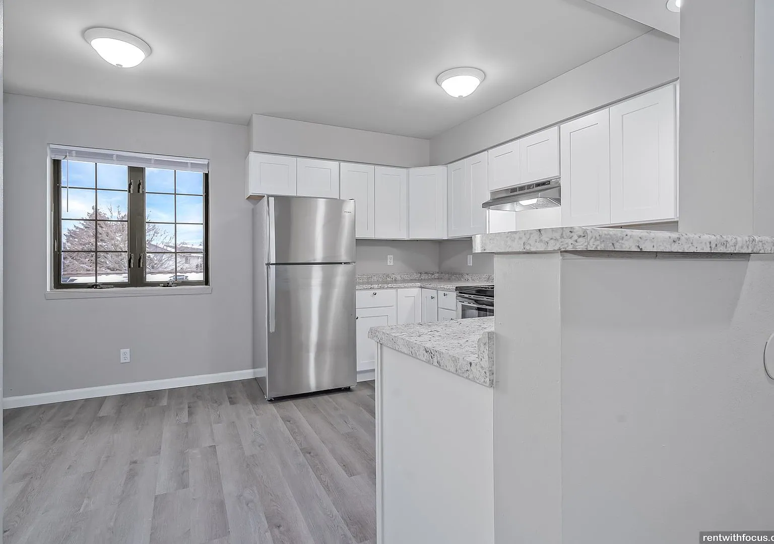 410 Fox Shores Dr. — Photo 2