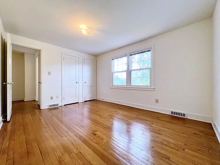 Latham Park Manor — Photo 52