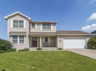 208 Hartford Dr, Ames, IA 50014