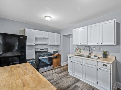 984 Cook Ave E, Saint Paul, MN, 55106