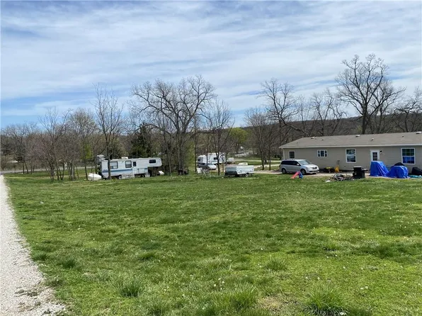 14 & 18 Cedar Dr, Lacygne, KS 66040