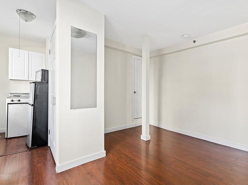 2nd image of 320 E 11th St #20