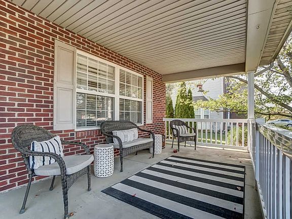 3rd image of 7493 Cedarcrest Dr