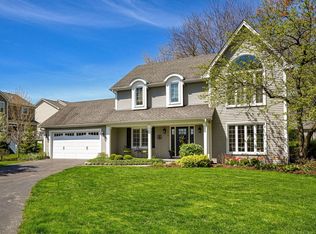 174 Stonegate Ct, Glen Ellyn, IL 60137