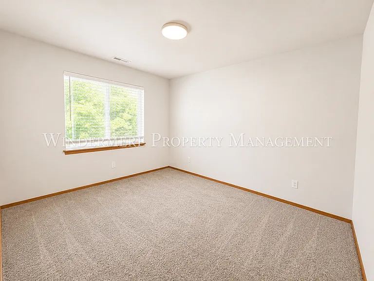 2532 Filbert Ave — Photo 17