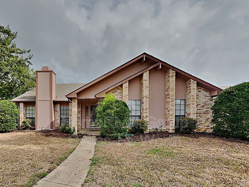 1st image of 2856 London Ln