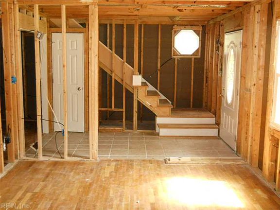 4th image of 322 Bernard Dr