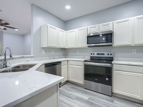 5th image of 2324 Homewood Ln