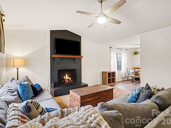 2nd image of 4373 Eastridge Dr