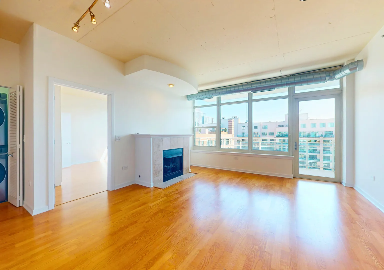 2 bed, 1.5 bath, 800 sqft, $3,500 — Photo 2