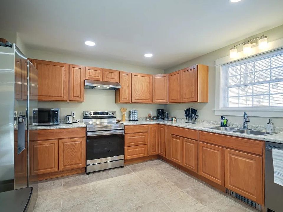 31 East St, Rutland, VT 05701 Zillow