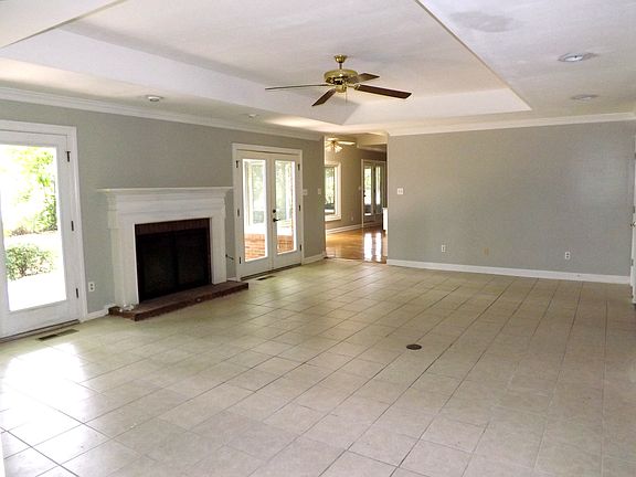 LARGE TILED FAMILY ROOM