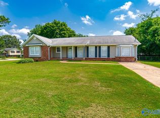 3226 Lewisburg Dr NW, Huntsville, AL 35810