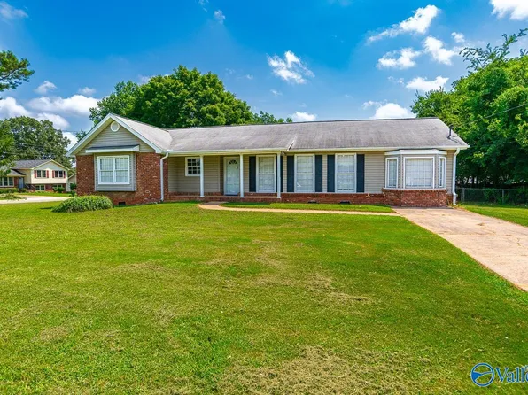 3226 Lewisburg Dr NW, Huntsville, AL 35810