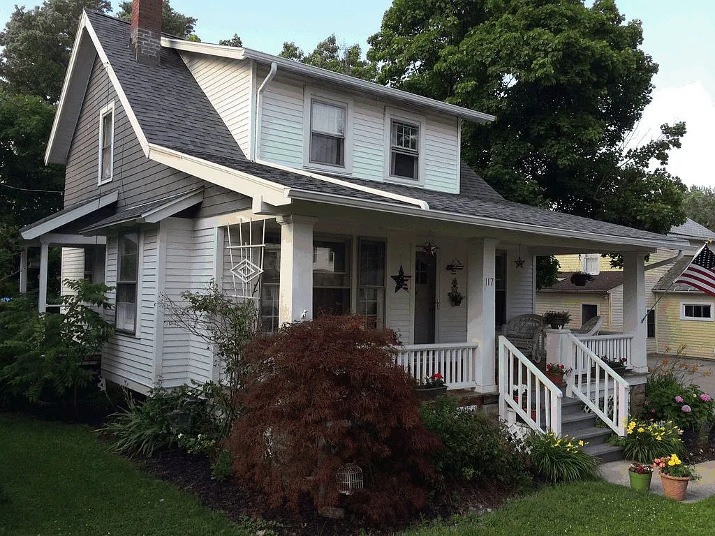 3 bed, 1.5 bath, 1284 sqft, $1,750 — Photo 2