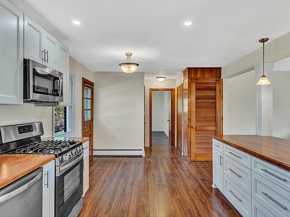5th image of 101 Woodmere Dr