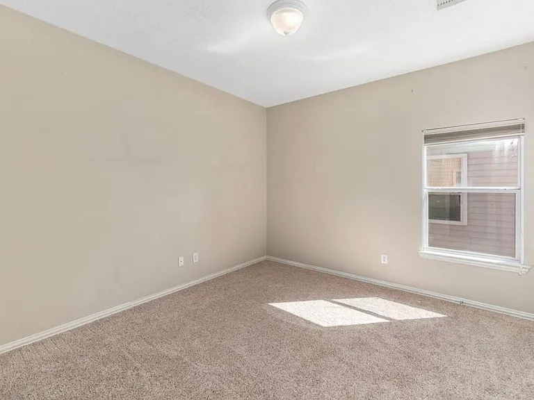 1332 Dorothy St — Photo 2