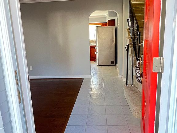 4th image of 4617 Hinsdale St
