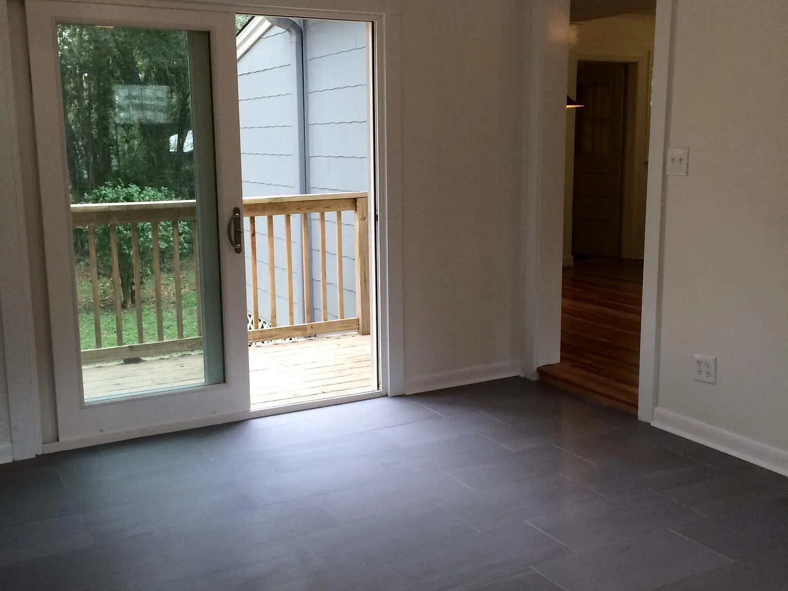 615 Collins Dr — Photo 4