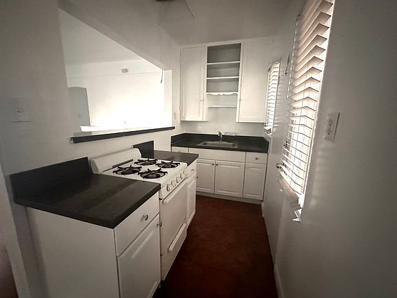 3rd image of 2351 Chestnut Ave APT 1