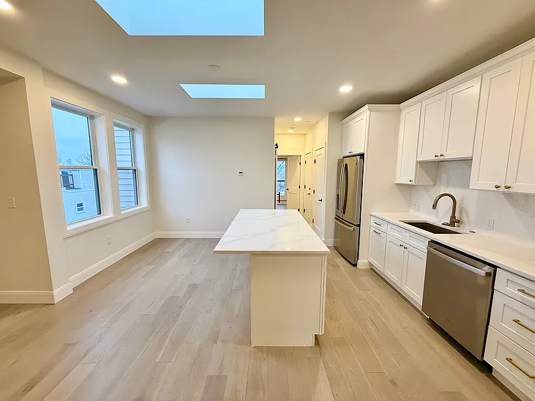 120 Emerson St #6 — Photo 5