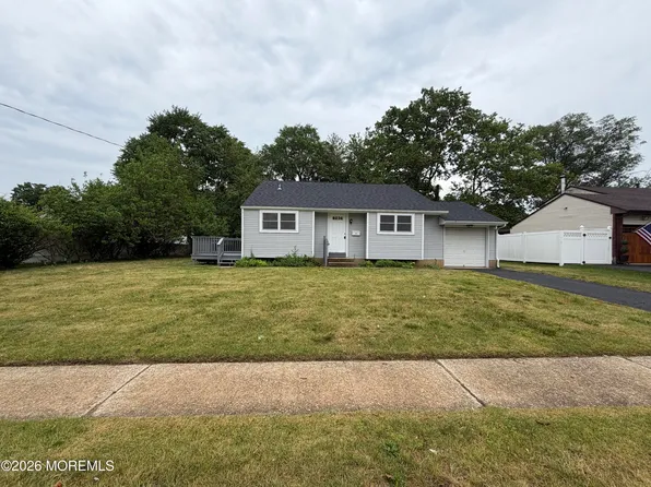 3 Greenway St, Hazlet, NJ 07730