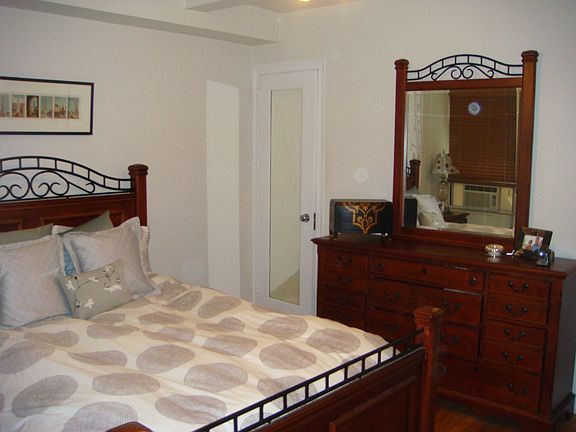 3rd image of 333 E 43rd St #618