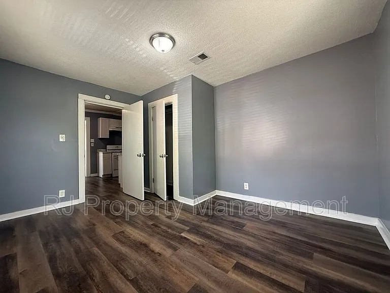 425 Carpenter St — Photo 10