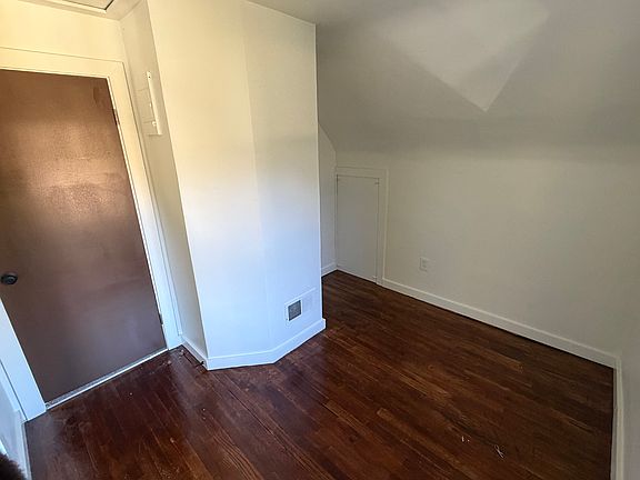 3rd image of 329 Walter Ct