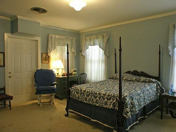 2nd image of 560 Potter Dr