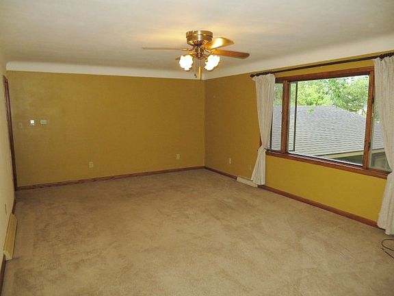 4th image of 217 Heritage Dr