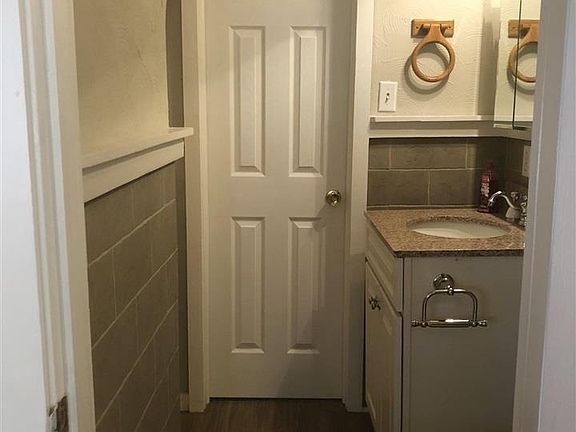5th image of 211 Washington Ave