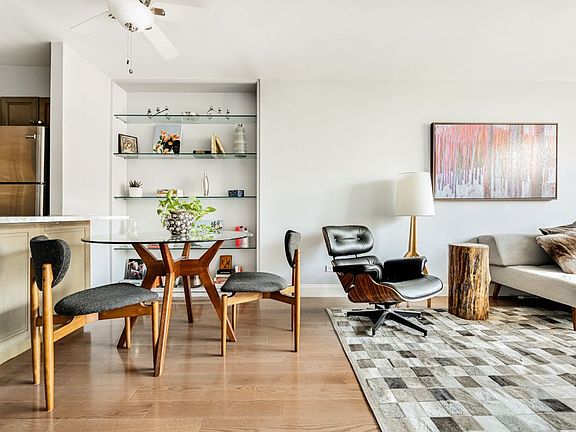 3rd image of 32 Gramercy Park S #13F