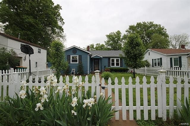 2nd image of 1013 W Green St