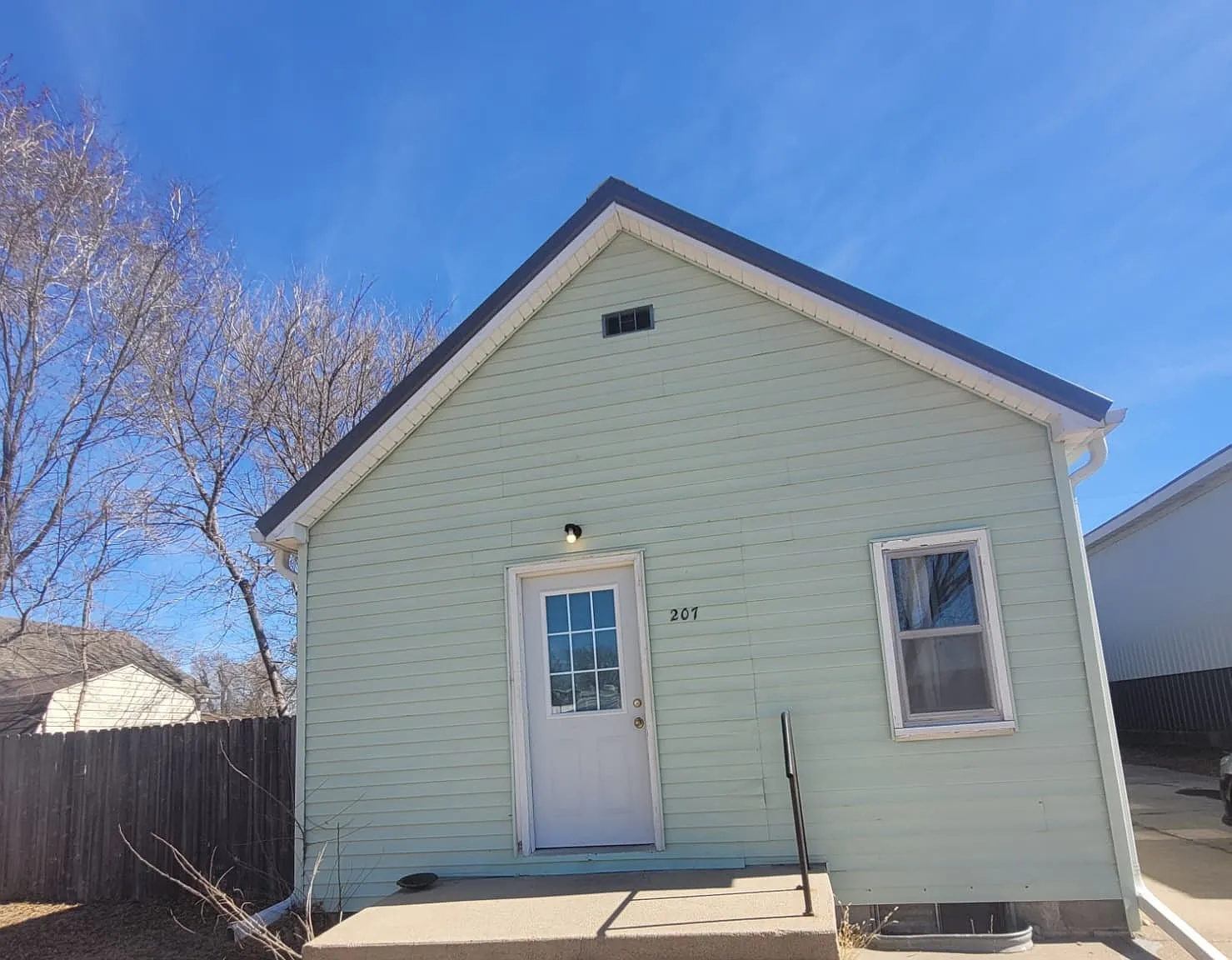 207 N Darr - 1 — Photo 1