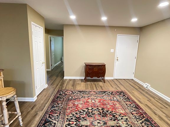 3rd image of 598 Belmont Ave APT D101