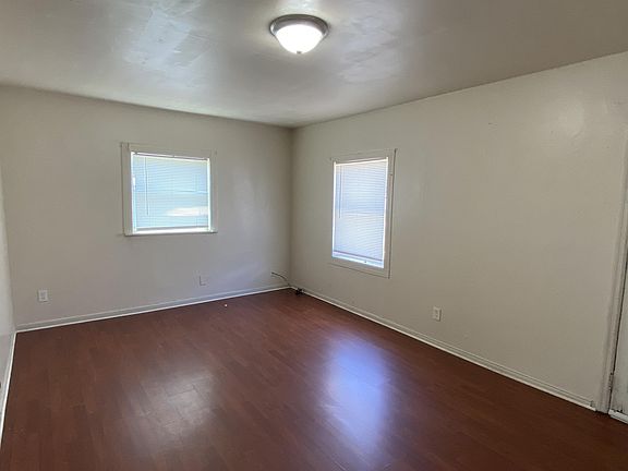 3rd image of 820 Palm Ave