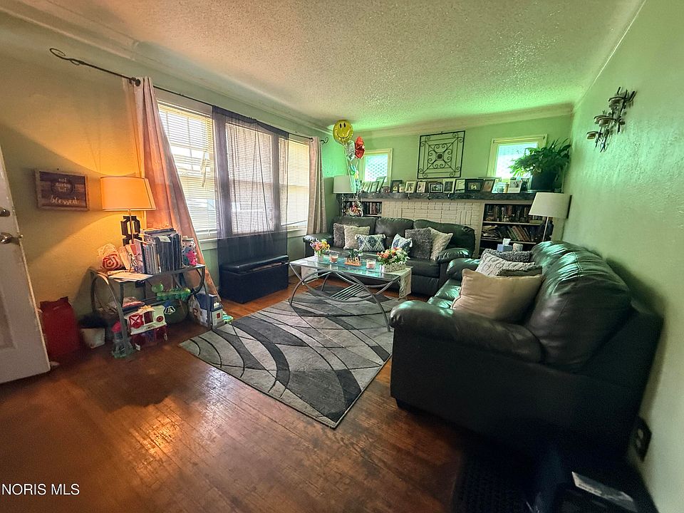 2nd image of 1836 Strathmoor Ave