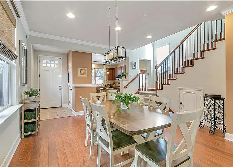 1504 Pear Tree Ln — Photo 9