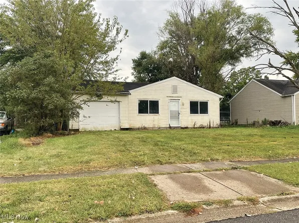 9918 Green Dr, Windham, OH 44288